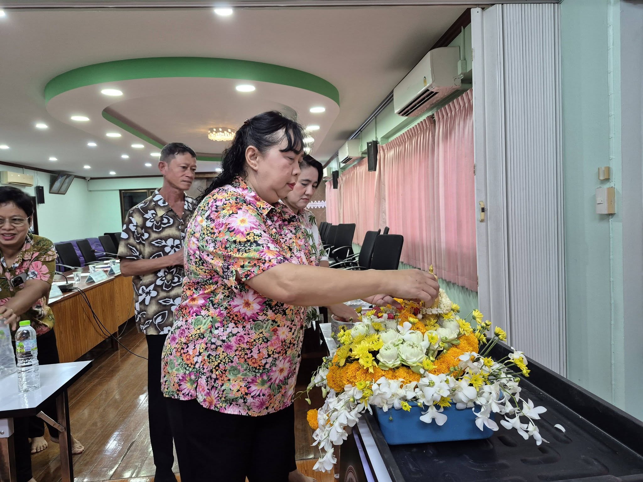 กิจกรรมสงน้ำพระและรดน้ำดำหัวผู้ใหญ่ โอกาสวันสงกรานต์ปี 2569